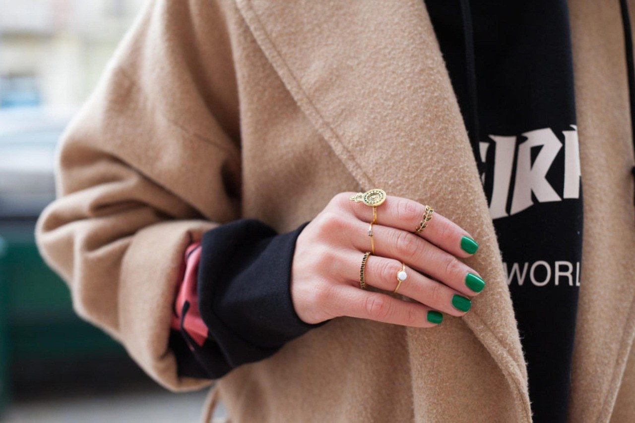 Manteau camel : 6 façons de porter le grand classique de l&rsquo;hiver sans tomber dans le look sage