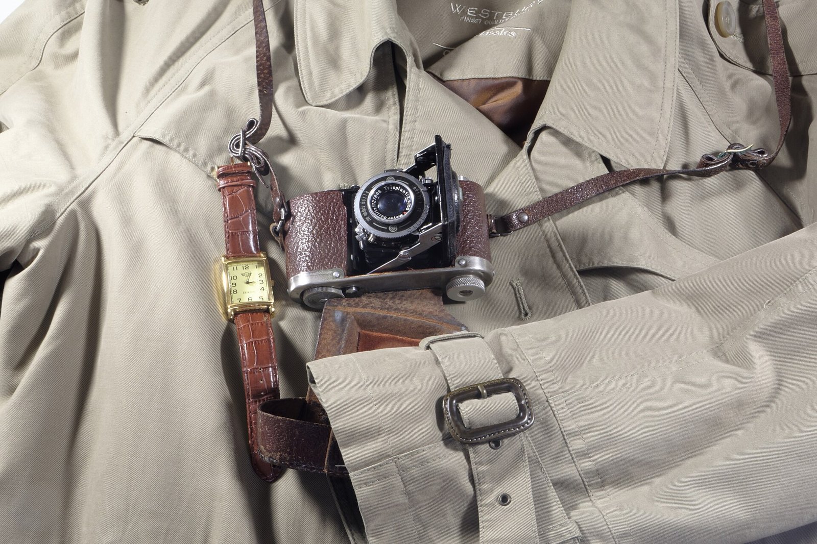 Trench-coat : comment le choisir et le porter cet automne sans faire classique
