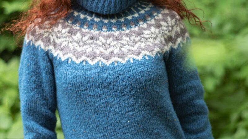 Pull en maille : laine, mérinos, cachemire ou coton, quelle matière choisir cet hiver