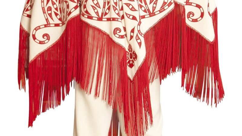 Poncho et cape : 6 façons de les porter cet hiver sans disparaître sous le tissu