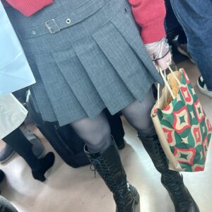 Bottes hautes : 6 façons de les porter cet hiver, des cavalières aux modèles à lacets